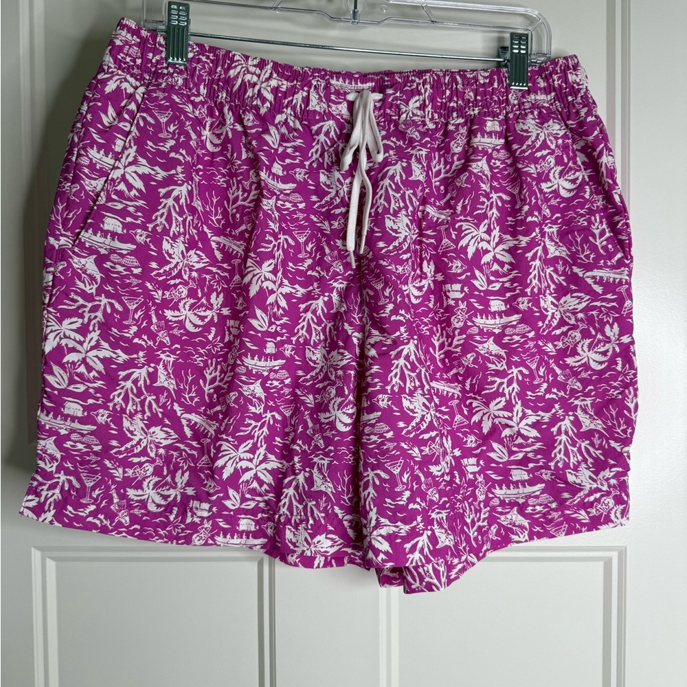 Columbia Women's Magenta Patterned Cargo Shorts, size Large